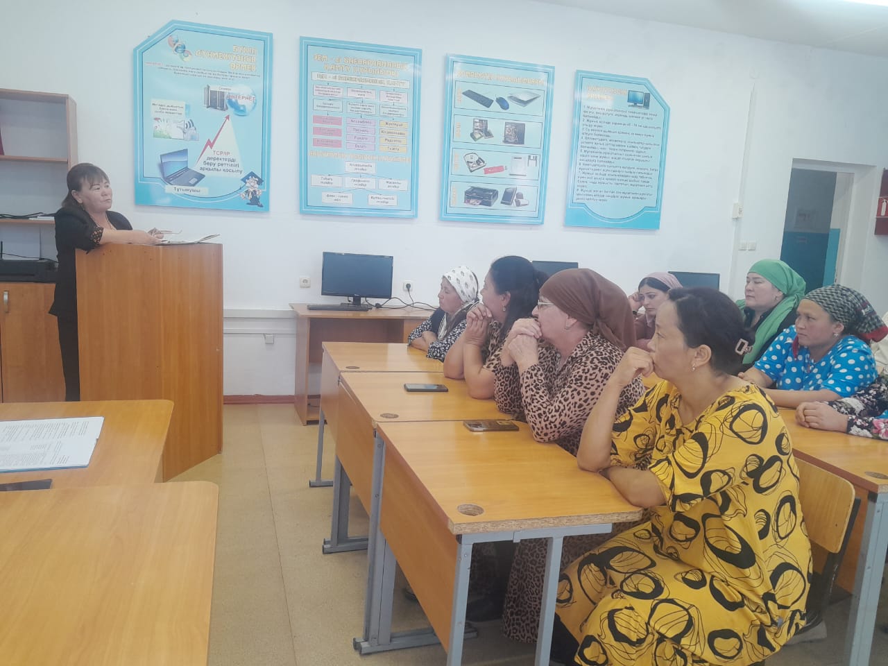 №21 Д. Пахомов атындағы орта мектебінде 19 желтоқсан күні мектеп директоры  Л.Абдрасилова қамқоршылық  кенесінің есебін берді.